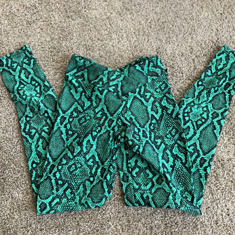 LiCi Fit green cobra bottoms scrunch booty